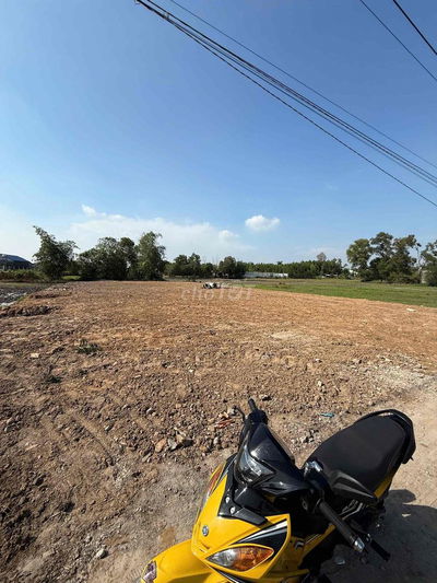 hàng F0 chưa qua đầu tư đường betong xe hơi tới đất