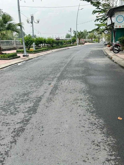 NHÀ 1 TRỆT 1 LẦU MẶT TIỀN BỜ KÈ - P.LONG CHÂU ( P1) - THUÂN TIÊN KINH