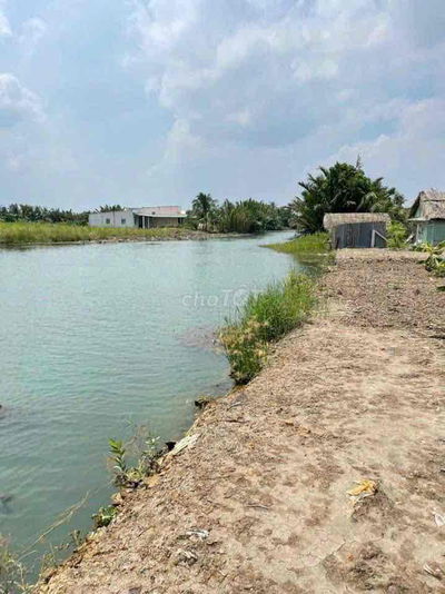 Đất Làm Nhà Vườn Ven Sông Đường Xe Hơi Vào Tới Đất