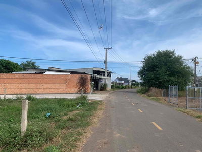 Đất MT nhựa liên xã, 185m2, 80m2 thổ cư. Xung quanh dân cư đông