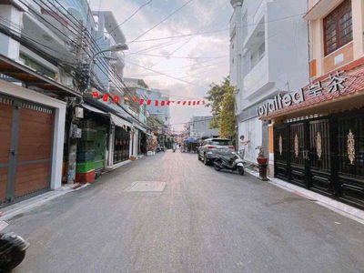 NHÀ 3 LẦU HẺM 8M– XE HƠI NGỦ TRONG NHÀ –P.TÂN KIỂNG, Q7 nhinh 10 tỷ