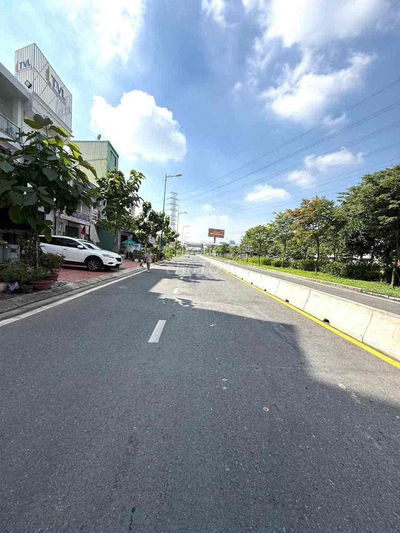 cần cho thuê toà nhà ngay song hành xa lộ hà nội