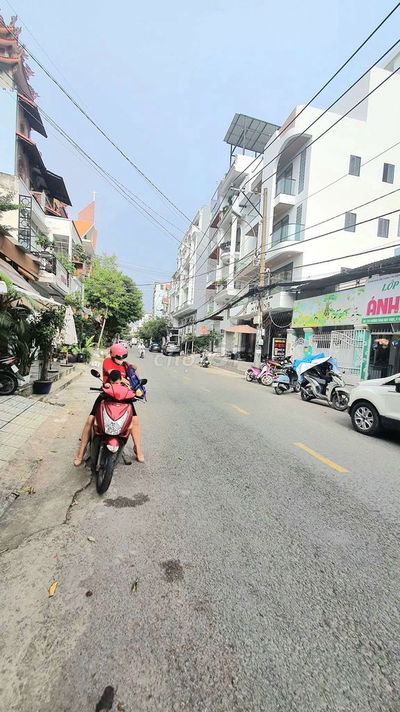 Bán nhà MT có THANG MÁY đường Phan Huy Thực, quận 7 (4.1x18), 18.5 tỷ