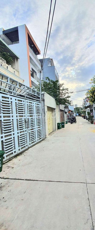 Bán nhà 3 tầng hẻm 6m Huỳnh Tấn Phát, Quận 7,  sẵn dòng tiền, 8 tỷ