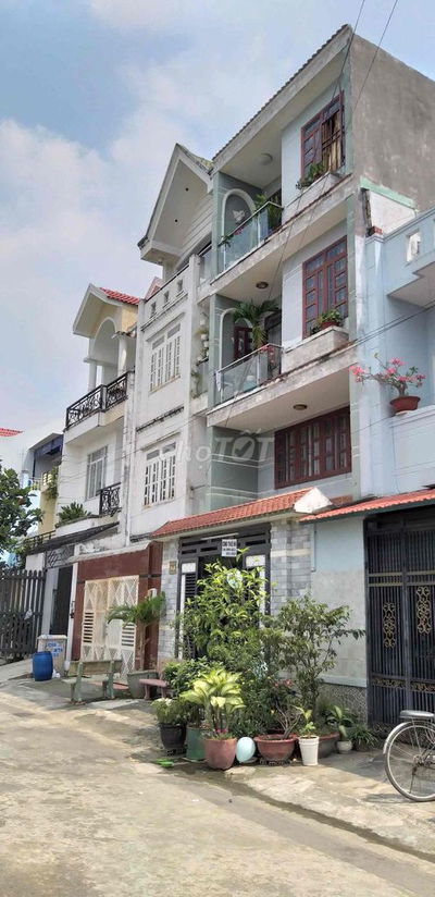 CHO THUÊ 5,5 x16-2 lầu -5phong-4 tolet -sân thượng -dg xe hơi xtt