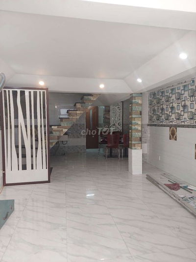 Nhà 36m2, 3 phòng ngủ, 3 máy lạnh. Gần trường, chợ, siêu thị 5p đi bô.