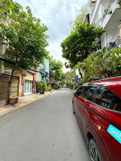 PHẠM VĂN ĐỒNG-SÁT MT-HẺM XE TẢI THÔNG-60M2-NGANG 5M-4TẦNG-5PN-9,7TỶTL