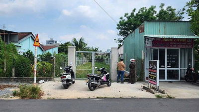 ANH HỌ BÁN LÔ (6x40) 590TR THỔ SẴN 80M MT NHỰA TÂN PHÚ TRUNG , CỦ CHI