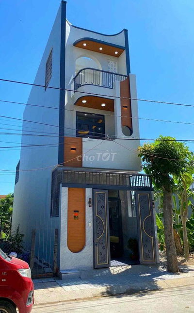 Nhà xây mới- Khu bàn cờ . 1 trệt 2 lầu . Thiết kế phong cách hiện đại.