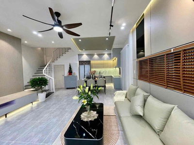 Nhà 3 tầng 3mê Huỳnh Ngọc Huệ phun nội thất