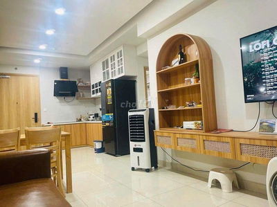 Cho thuê 2PN 70m2, nội thất cơ bản, Emerald Celadon City