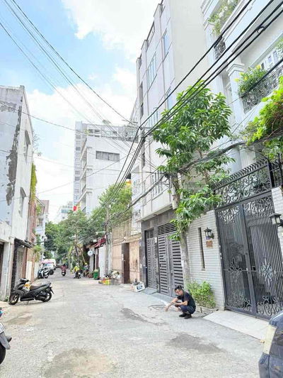 Gấp giảm 500tr, 1 căn ra mặt tiền, Emart Phan Văn Trị , 65m2 Nhỉnh 5tỷ