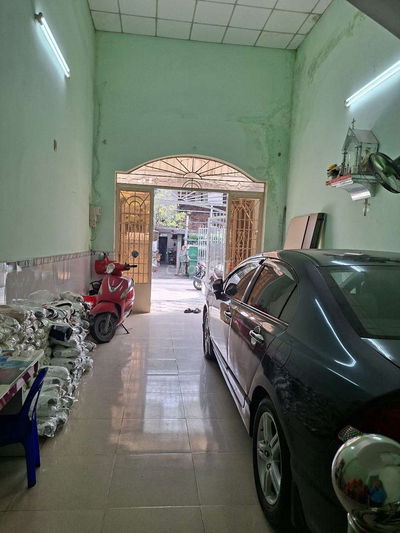 Cho thuê nhà 4,5 ×27 có gác đúc 4 pn  đường nhựa 7 m  thông giá 8tr