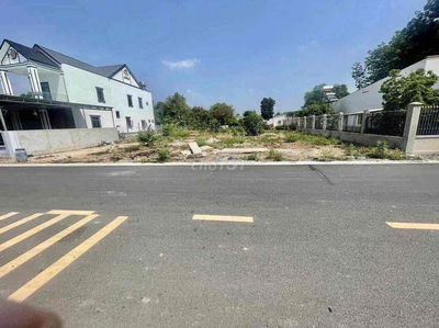 Đất ngang 5.7 nở hậu 11,2. Tổng diện tích 155. full thổ cư.