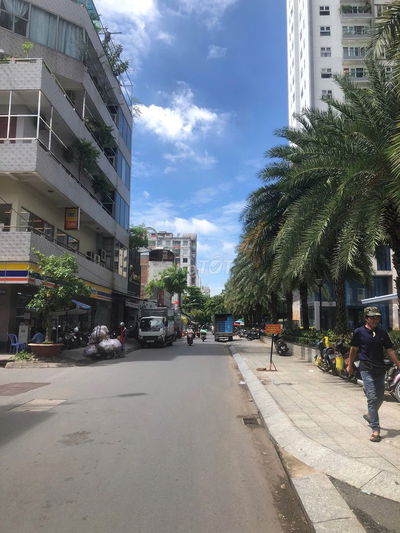 Nhà hẻm 8m Cao Thắng, 5.5x33m, 175m2, 3 tầng, 23.5 tỷ