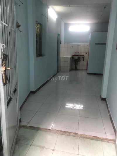 nhà cách hẻm xe hơi một căn thuộc đường Ngô Dức kế