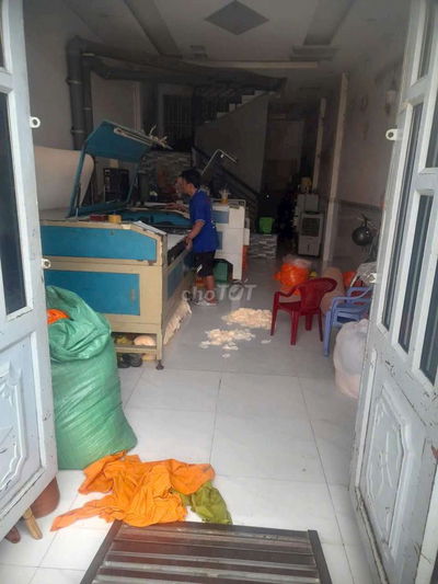 Nhà diện tích dài .hẻm xe tải quay đầu .giá 6tr.  võ văn vân vĩnh lộcB