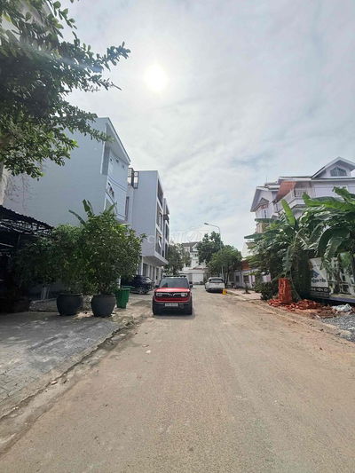 Lô đất đường 11 KDC Khang Điền, Phước Long B. DT: 156m2/ giá 12.2 Tỷ