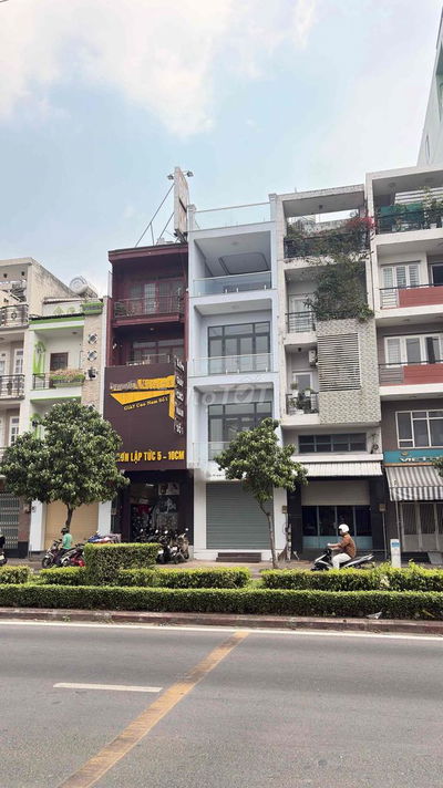 Nhà nguyên căn mới 100% mặt tiền kinh doanh Lạc Long Quận