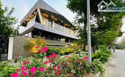 Cần bán Villa ngay Trần Ngọc Diện P. Thảo Điền Q.2 3tầng DT; 30m x43m cn: 1220m2 giá 170tỷ