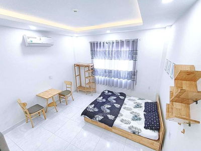 Phòng full nội thất sạch sẽ cửa sổ thoáng có thang máy