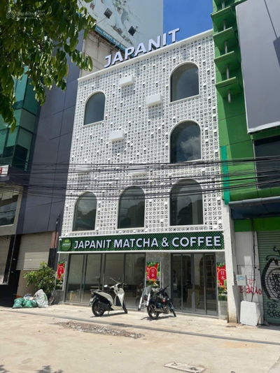 Bán nhà mặt tiền 123 Cách Mạng Tháng 8, P. Bến Thành, Q1