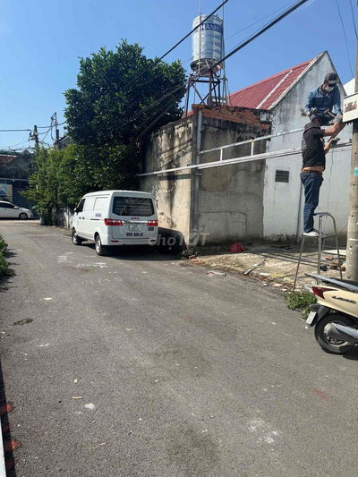 chu cân bán căn nha 2/lê loi gần Truòng hoc