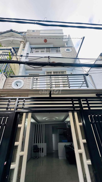 NHÀ 1 SẸC NGÃ 4 QUANG TRUNG HỢP VP CTY KDOL CẦU THANG CUỐI NHÀ