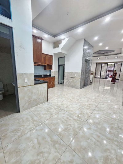 Nhà mới có thang máy trong khu hiêp thành city .vi trí vip. 5pn6wc