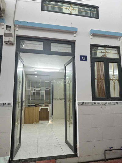 Cần bán gấp nhà ở mặt tiền chợ Bình Chánh