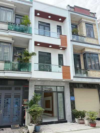 bán nhà mới tinh  đường nhựa 8 m vỉa hè ,cách siêu thị vincom tầm 300m