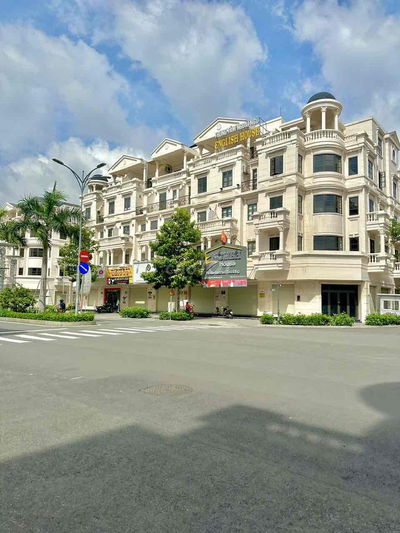 tầng trệt góc 2 mặt tiền ngay góc chung cư cư dân đông đúc