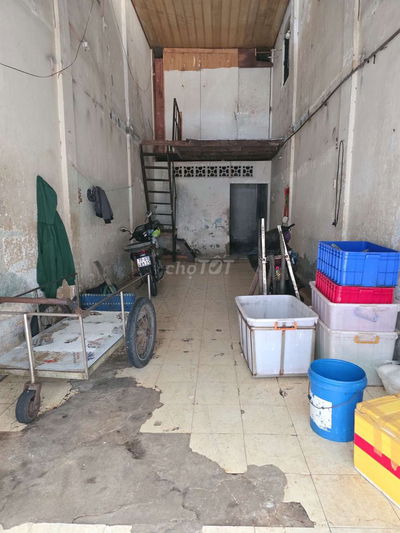 NGAY CHỢ BÙI THẾ MỸ CÁC ANH CHỊ THUÊ LÀM KHO HOẶC GIỮ XE CHỢ GIÁ 10TR