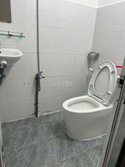 Nhà hẻm xe hơi, kinh doanh được, điện nước chính