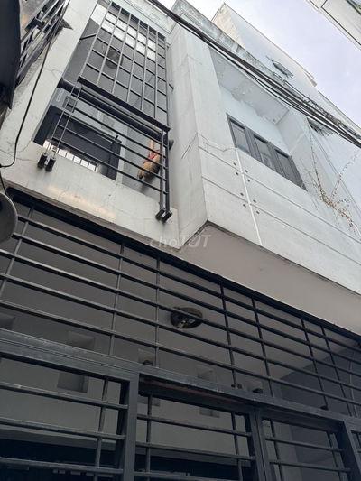 Nhà nở hậu lớn, sau căn MT khu an ninh yên tĩnh Ni Sư Huỳnh Liên