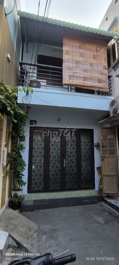 Nhà 1 trệt 1 lầu full nội thất ngay Chợ Thủ Đức( nhà mới có bán công)