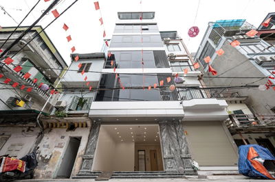 Cho thuê 3 tầng nhà mới xây mặt ngõ 3 Minh Khai, gần ngã tư Bạch Mai, Chợ Mơ, MT 6m, có thang máy