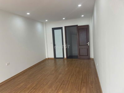 Chính chủ bán nhà 4,5 tầng 36,6m2 tổ 8 Thạch Bàn, gần hồ Bộ Đội 200m