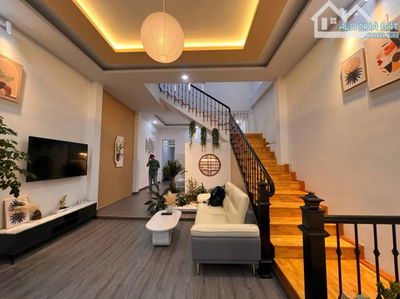 CHO THUÊ NHÀ 2 PHÒNG NGỦ FULL NỘI THẤT CÓ SÂN THƯỢNG VÀ SÂN ĐẬU XE