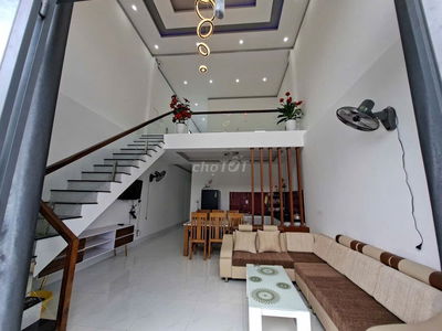 Nhà 1 trệt 1 lầu,mới xây dựng,chỉ dọn vô là ở thôi