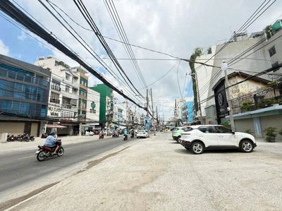 CHDV 40tr/tháng - Cách Mạng Tháng Tám Quận 3 - Hẻm 6m, cách MT 20m.