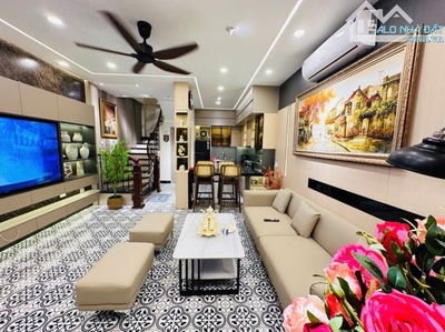 Nhà HỒ BA MẪU, trung tâm Đống Đa - 50m2 x 5T - 20m ra Ô TÔ TRÁNH - Sổ Vuông Đẹp Long Lanh.