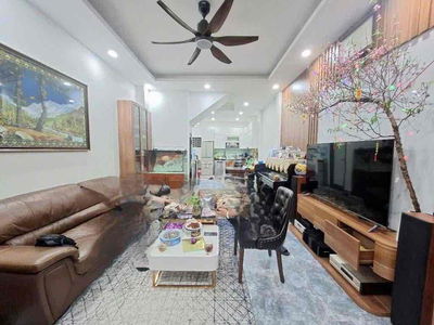 Ô tô đỗ cửa 42m x 5 tầng Hoàng Quốc Việt