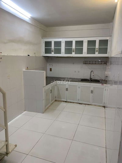 Nhà rộng rãi, trệt 1 lầu, đường CMT8 Tân Bình