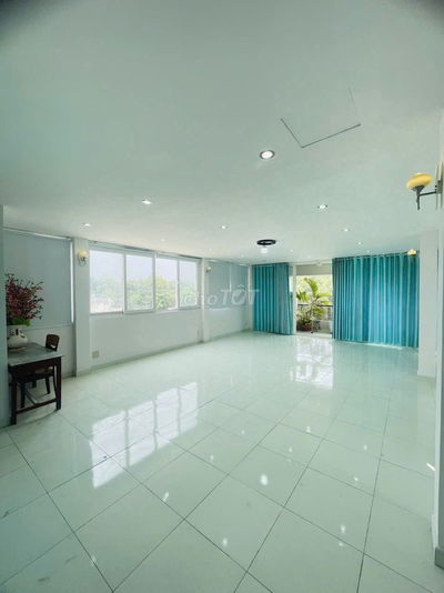 Pen House rộng 40m2, ngay ngã 3 Mỹ Thành Lê Văn Việt, gần khu CNC Q9