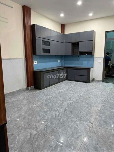 CHO THUÊ NHÀ 4X18M 2 LẦU SÂN THƯỢNG 4PN 5VS SẴN MÁY LẠNH  LÊ TR TẤN