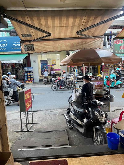 Vỉa hè kinh doanh đường Nguyễn Văn Lạc, Bình Thạnh