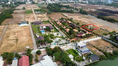 Cần bán 500m2 đất TMDV nằm trong khu biệt thự vườn xã P. Đông