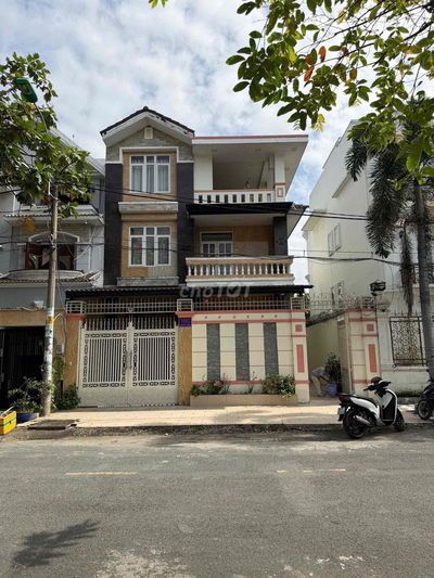 Biệt Thự khu Tên Lửa 10x20 hầm 3 Lầu nhà đẹp full nội thất