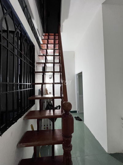 Phòng full nội thất, sân phơi đồ có mái che, balcol  rộng tầng 3